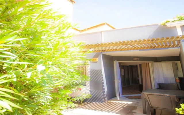 Marina Hotel Club