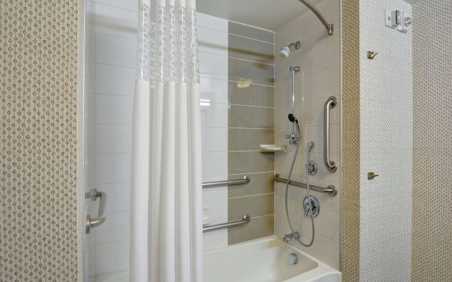 Hampton Inn & Suites Raleigh/Crabtree Valley