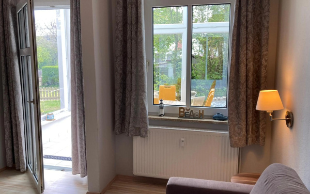 Ferienwohnung 4 Rosenbogen - Familienwohnung mit Wintergarten und Terrasse