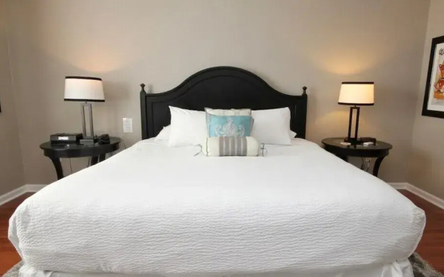 10-106 2 Bedroom Condo by RedAwning