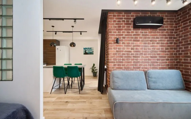 Йо Плейс на улице Героя Сарабеева В.И. 9