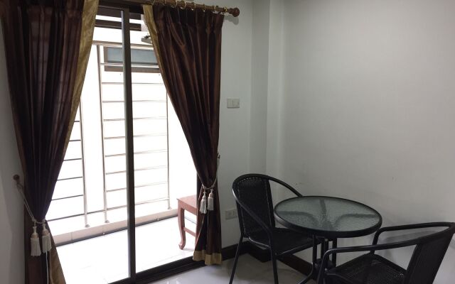 OYO 660 Taevaraj Place