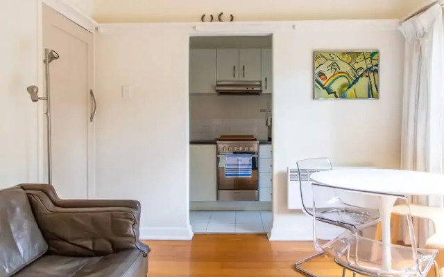 Authentic 1 Bedroom Apartment In Charming Fitzroy