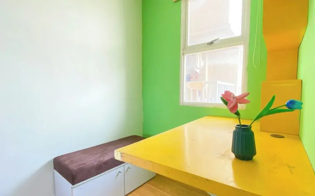 Good And Homey Studio At Belmont Residence Puri Apartment