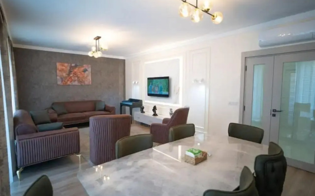 3 B Luxury Apt Near Arena Park AVM