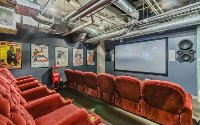 Visit Dallas From A Spacious 2-Bdrm Loft!