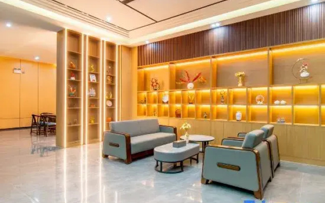 Xuwen Yunduo Smart Hotel (Jingang Avenue)