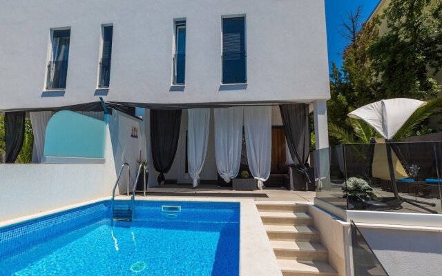 Quaint Villa in Selce with a Private Swimming Pool