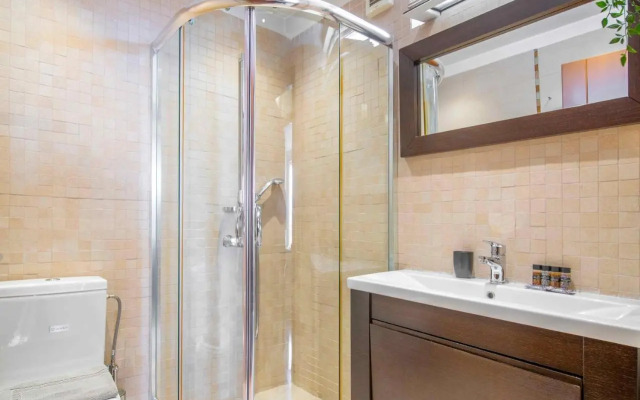 Lis153 by Smart Cozy Suites - Top Floors with Amazing City View - Available 24hr