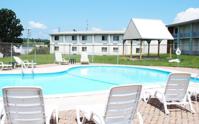 Travelodge by Wyndham Watertown