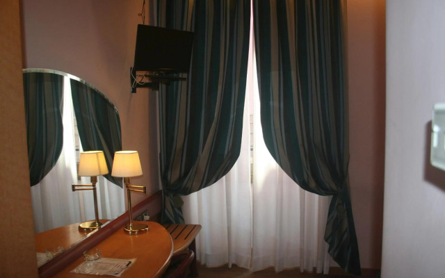Albert Hotel