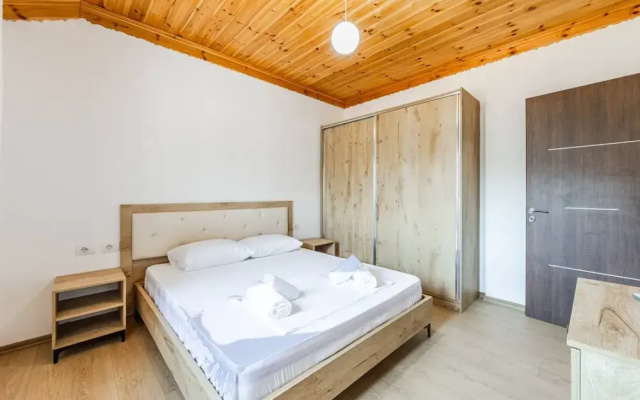 Hillside Apartment Gjirokast r 2 2BR With Balcony