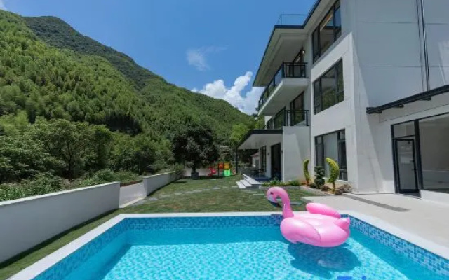 Anji Shanhuanhuan SLOHILL · Mountain Wild Swimming Pool · Stream Tracing Boutique Stay — 3-star hotel in Huzhou