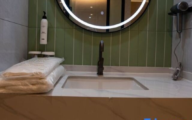 Peng lai tian gang xi yue hotel