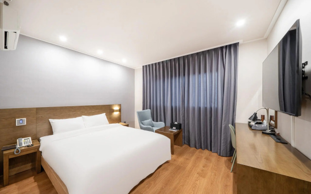 The 7 Business Hotel