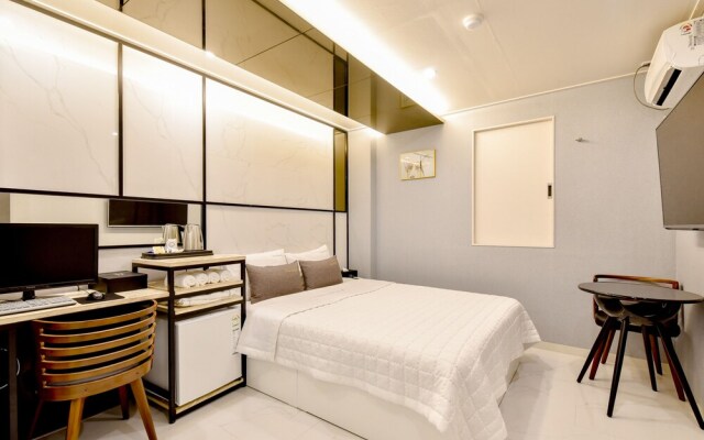 The SWEET Hotel