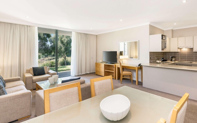 Mercure Kooindah Waters Central Coast – Guest Rooms – Wyong