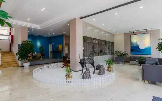 Zhenning Qianyi Hotel