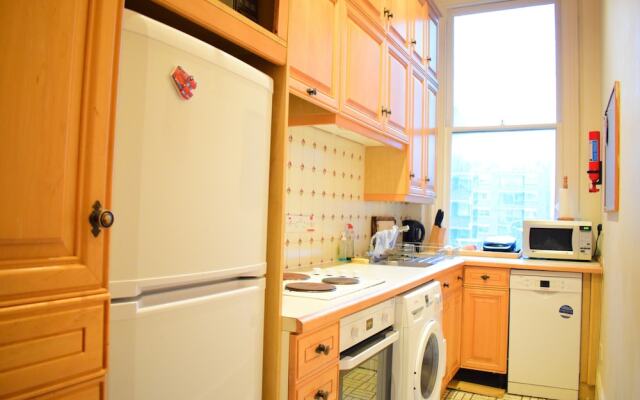 Kensington 2 Bedroom Flat With Balcony