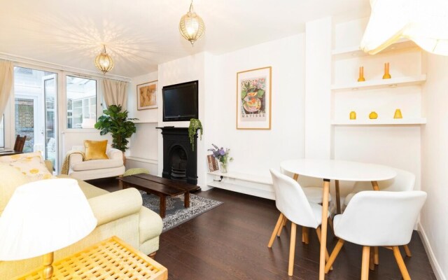 Contemporary 2BD Garden Maisonette Near Angel