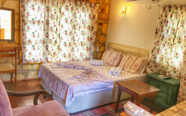 Parmis Boutique House