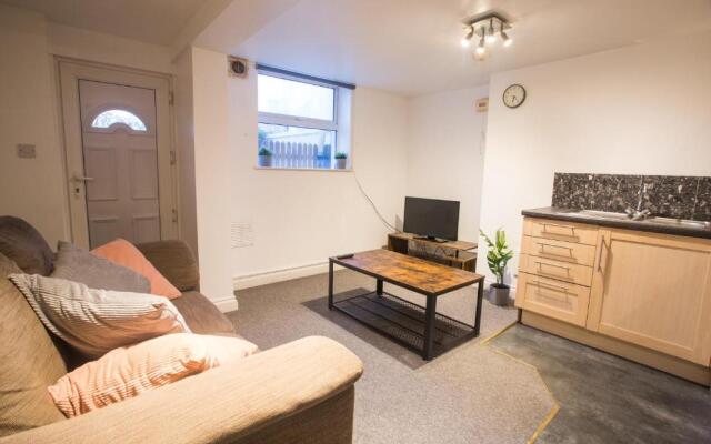 Flat 1, 4 Warden Rd