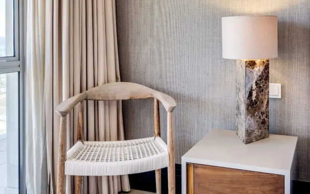 Chic Apartment w Amazing Views Dunmore Luxe