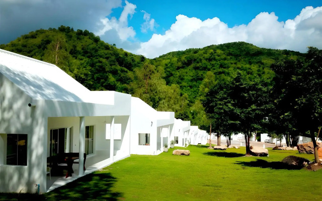 Aristo Chic Resort & Farm