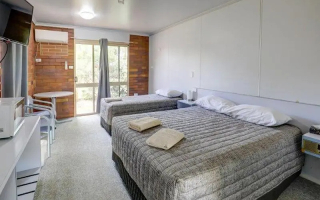 Tambo Mill Motel & Caravan Park – Guest Rooms – Tambo