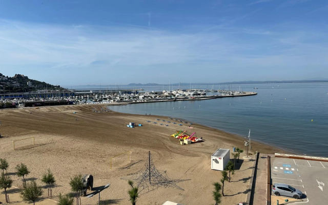 Agi Avenida Apartments