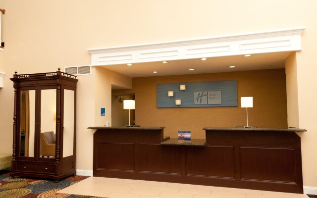 Holiday Inn Express & Suites Bloomington - Normal, an IHG Hotel