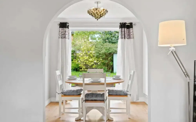 Host Stay Stockenchurch