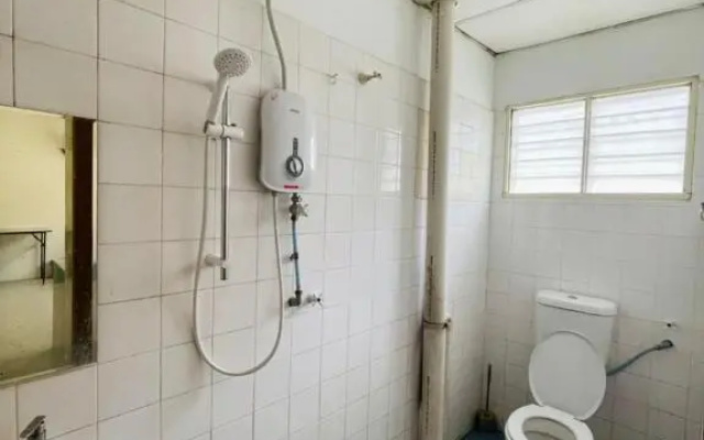 Pak Long Shoplot Homestay 2