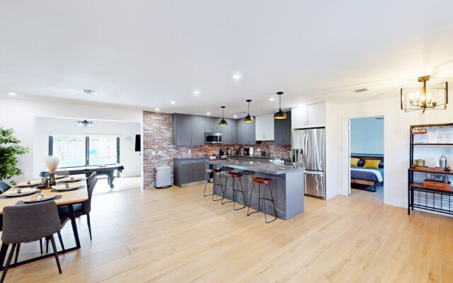 Villa Camila 5BR Luxury Home with Pool