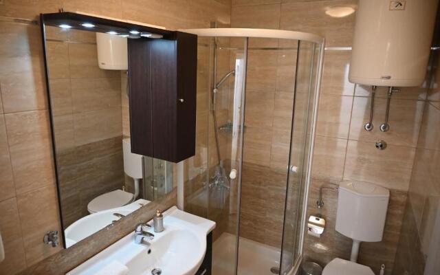 Studio apartment Snjezana