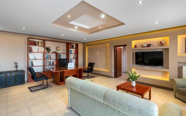 3 Roses Residence
