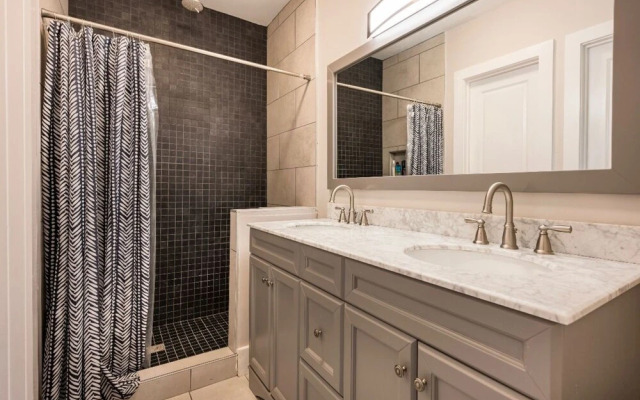Charming Fully-renovated Bungalow