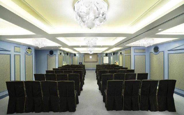 The Luxe Manor