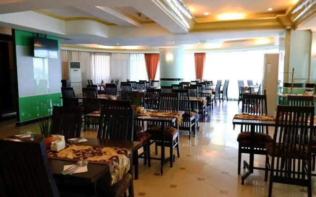 Oxford Suites Makati