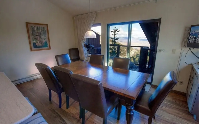 Lakescape 3 Bedroom Condo by RedAwning