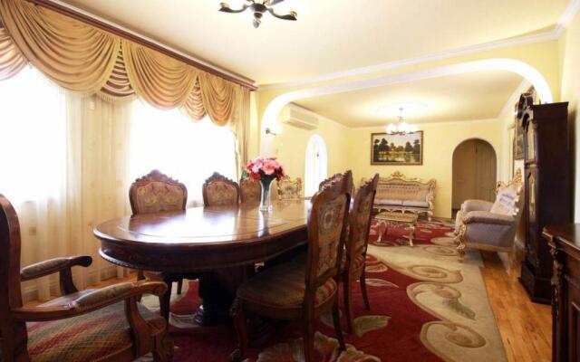 VIP Hotel Villa 3 in the center