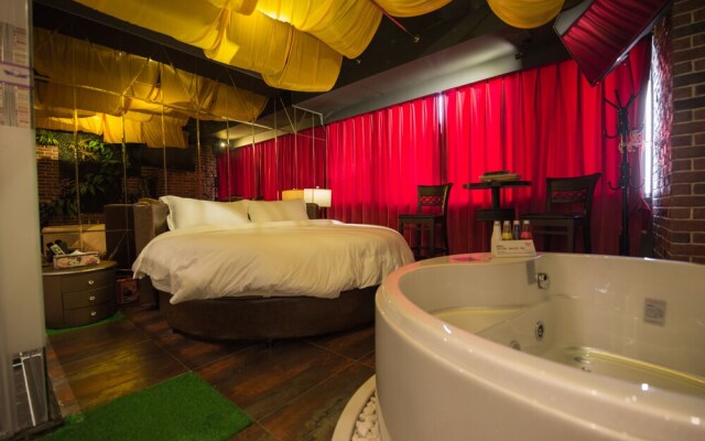 Love Of Swan Theme Hotel