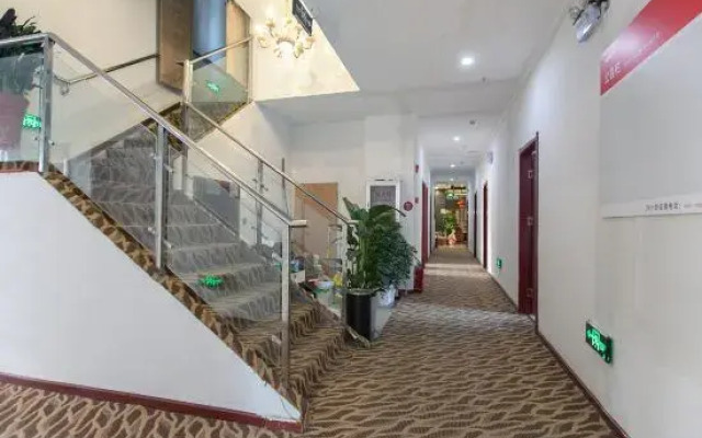 Mirren Hotel (Wuhan Hubei University of Technology La Defense Branch)