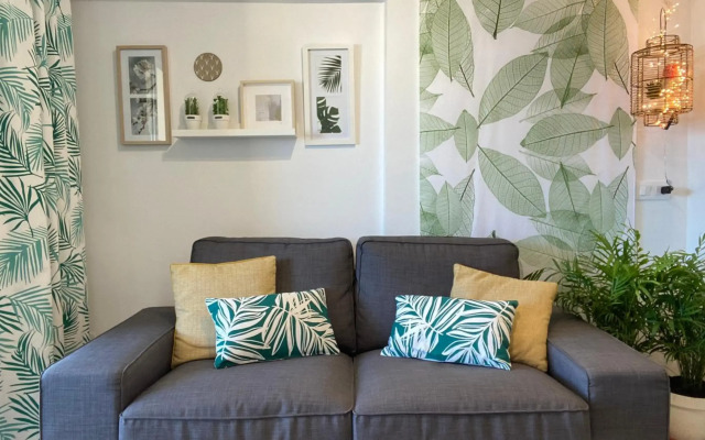 Enjoy A Sunny Apartment With Pool Next To The Sea