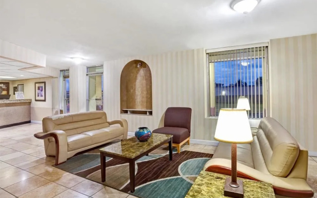 Howard Johnson Downtown Opryland