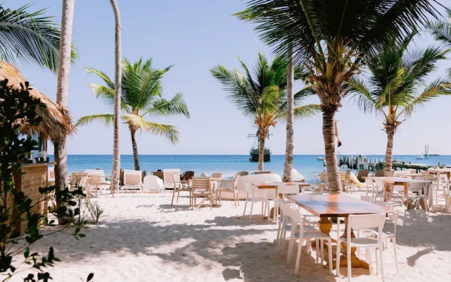 Luxury 3 Bedroom Apartment at the Beach