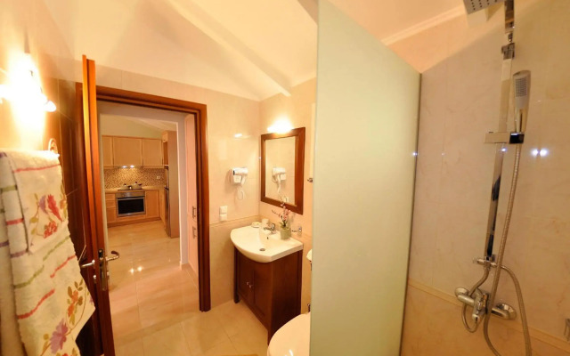 Mazis Apartments