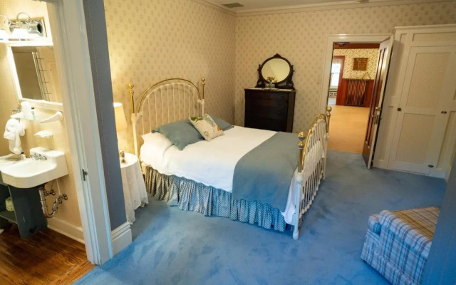 McCloud Hotel