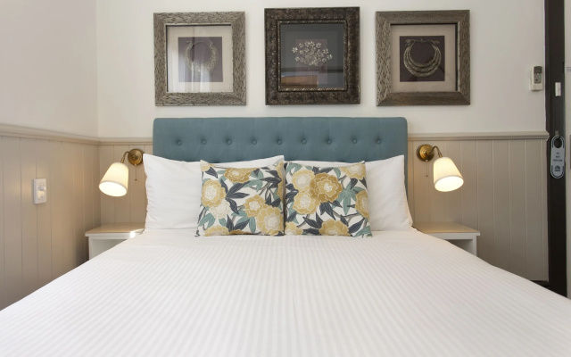Cremorne Point Manor – Guest Rooms – Sydney