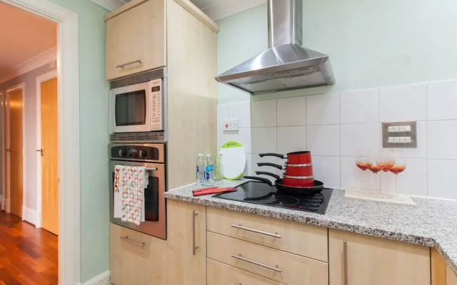 Canary Wharf Luxury River view apartment